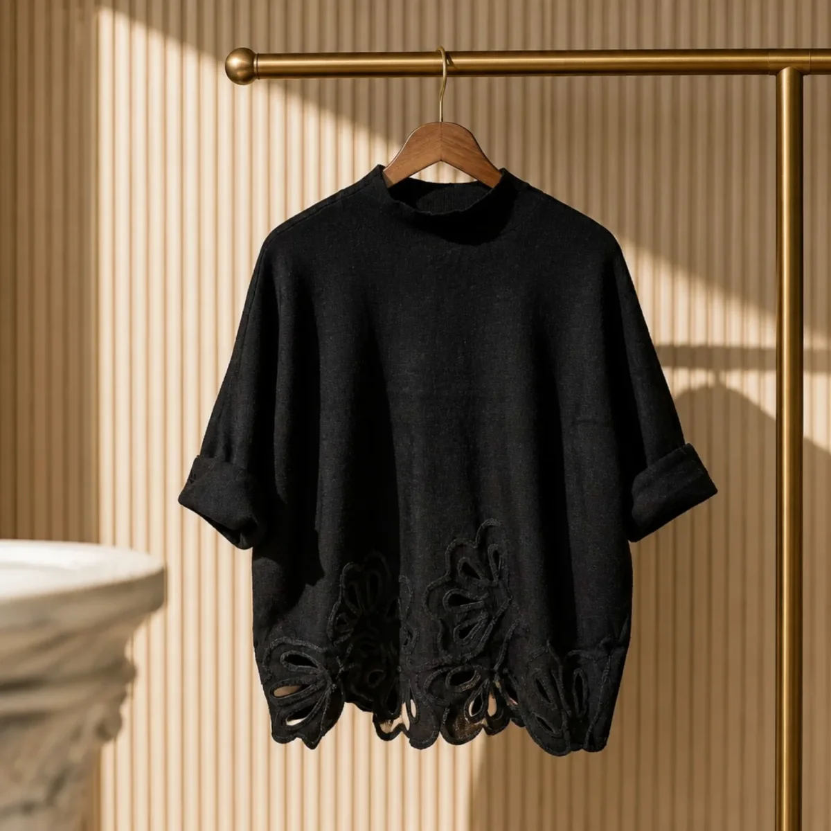 Damenpullover / Shirt Schwarz mit floraler Cut-out-Stickerei – Bild 2