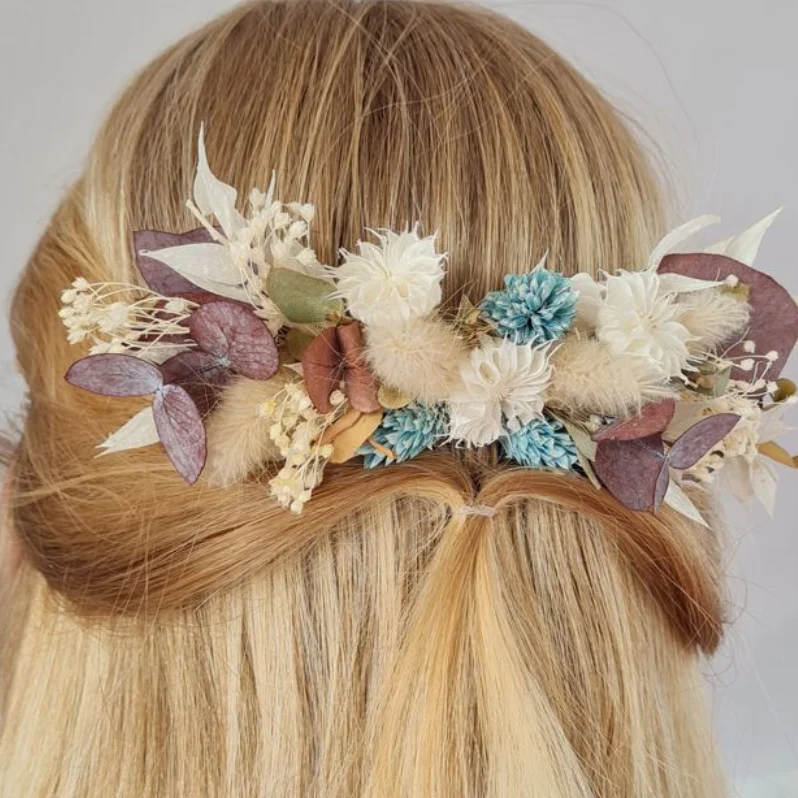 AKZENT | Haarkamm mit Trockenblumen zu Konfirmation und Abschlussball – Bild 4