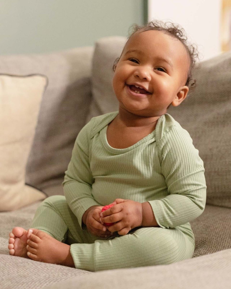 BABYGO® Salbeigrüner, langer Rippstrick-Body und Leggings